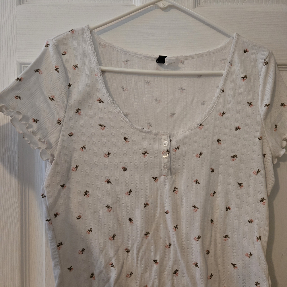 H&M White Floral Crop Top